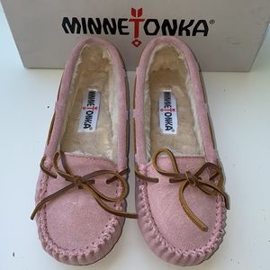 AUTH NIB Minnetonka Cally Slippers PINK BLUSH